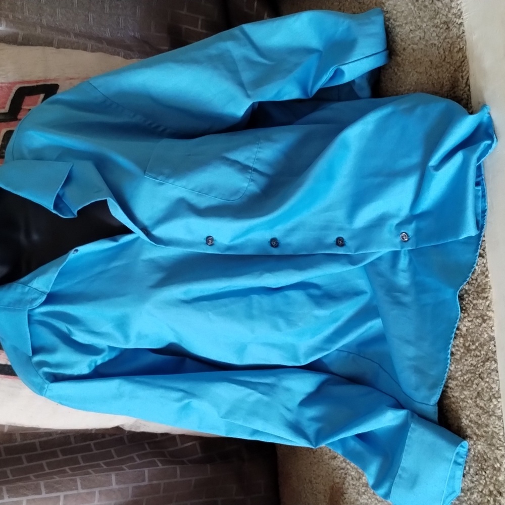 Women's blouse it is fitted it is a 16 1/2